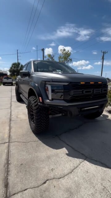 Where power meets protection 💪🏼

#patriottruckgear #FordRaptor#FloridaTrucks #bedliner #bestinthebusiness